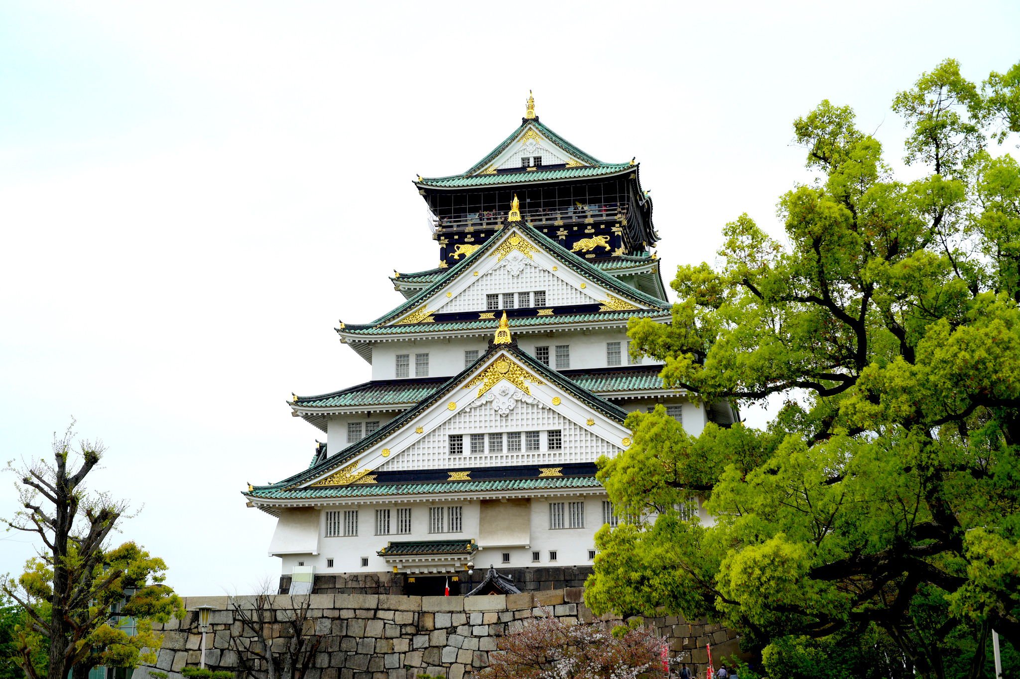 how to tour osaka castle