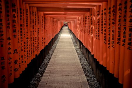 Torii gates at Fushimi Inari Taisha. Credit: Thomas Cuelho. Licensed under CC 2.0.