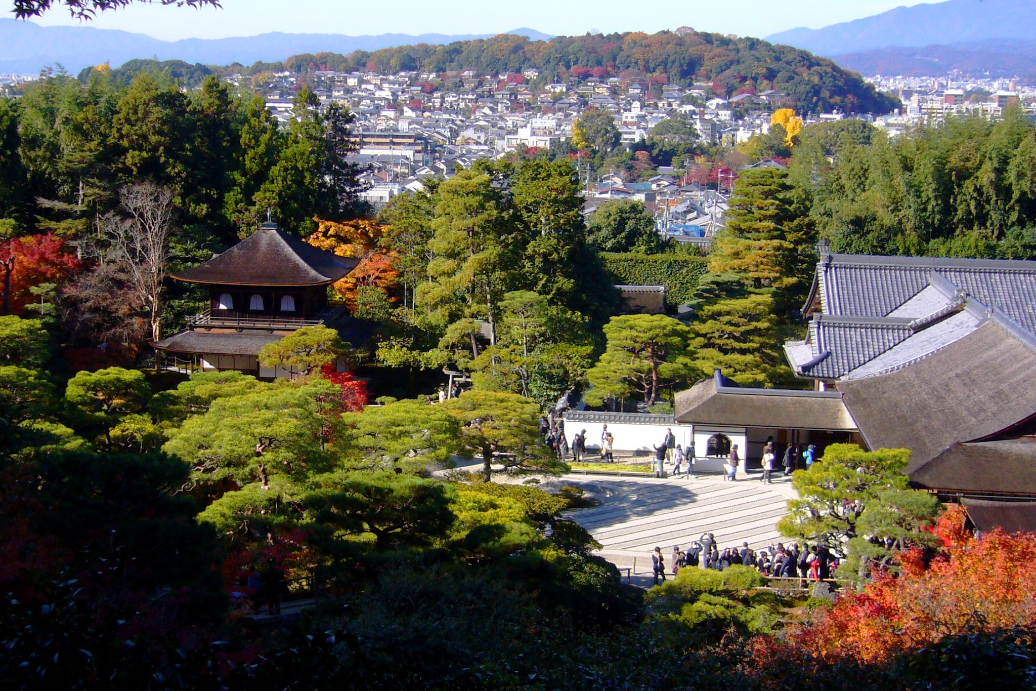 Ginkaku-ji as seen from view point behind the temple. Credit: Tetsuhiro Terada. Licensed under CC.