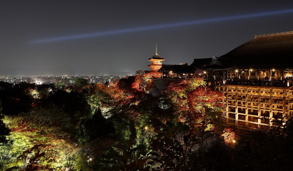 Kiyomizudera at night. Credit: Martin Falbisoner. Licensed under CC.