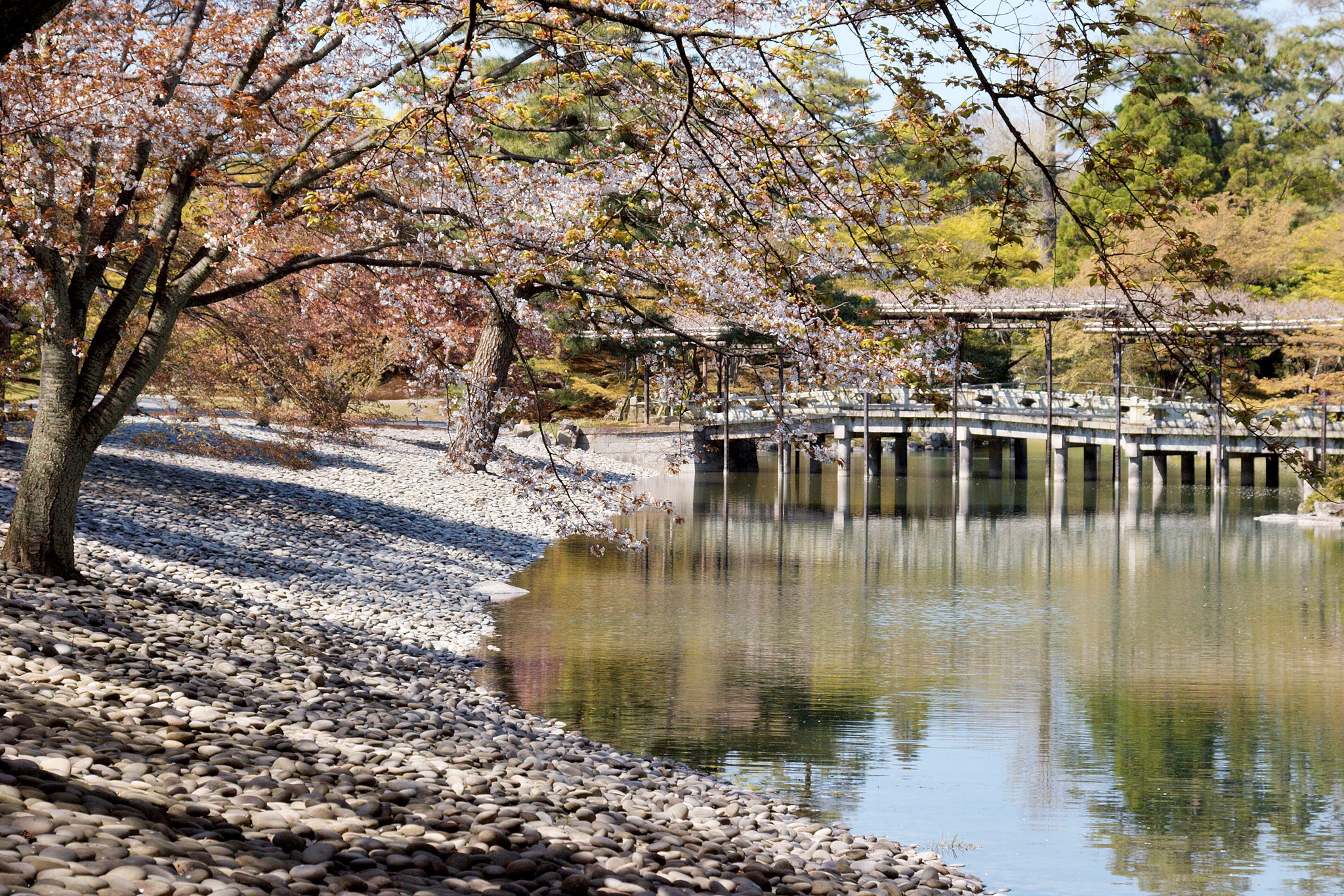 Sento Palace Garden. Credit: KimonBerlin. Licensed under CC.