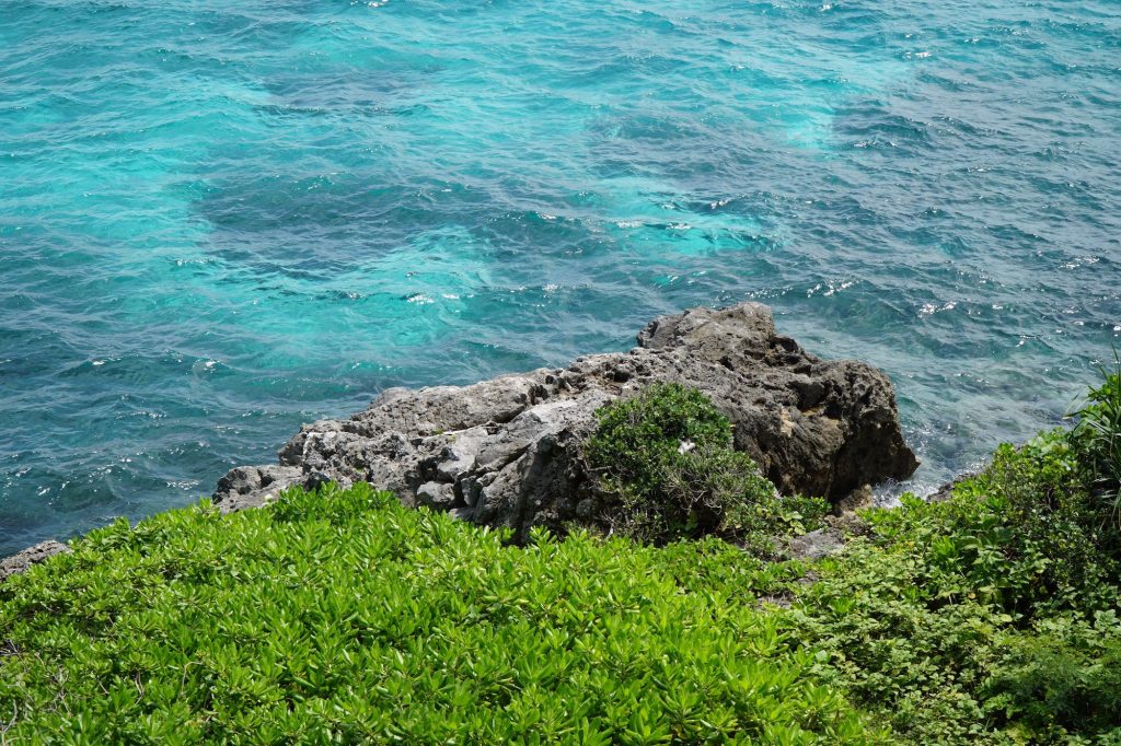 Clear blue waters surrounding Kurima Island, Miyakojima. Photo © touristinjapan.com.