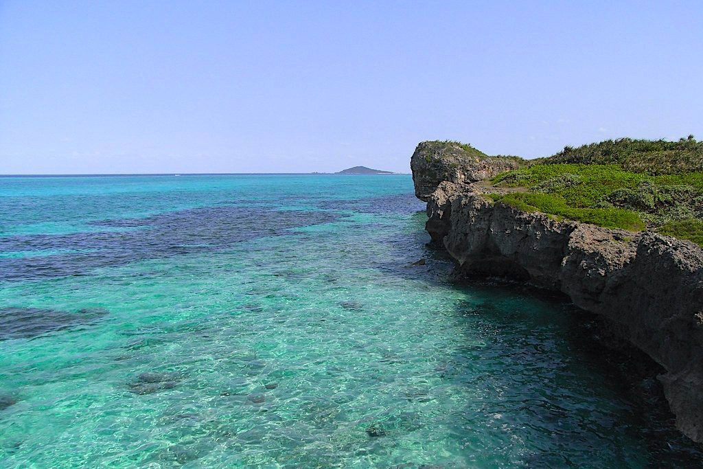 Whale Rock (Kujira iwa), Ikema island, Miyako. Credit: sota. Licensed under CC BY-SA 2.0.