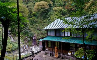 Kuronagi Onsen, Kurobe Gorge. © touristinajapan.com