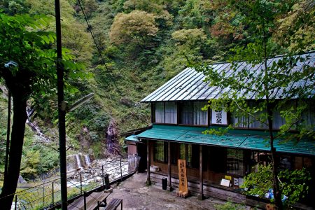 Kuronagi Onsen, Kurobe Gorge. © touristinajapan.com