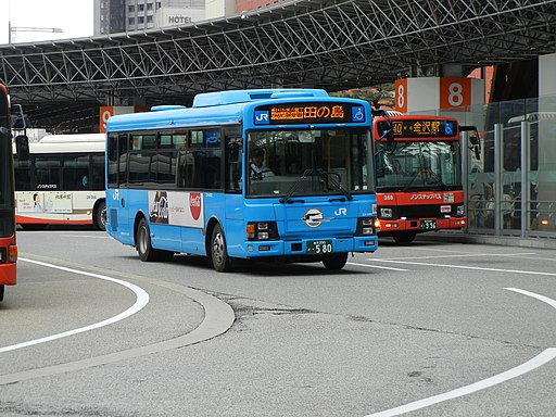 JR Bus in Kanazawa. Photo by すらいむさん. Public Domain.