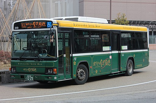 Kanazawa Left Loop Bus. Photo by SONIC BLOOMING. CC BY-SA 4.0.