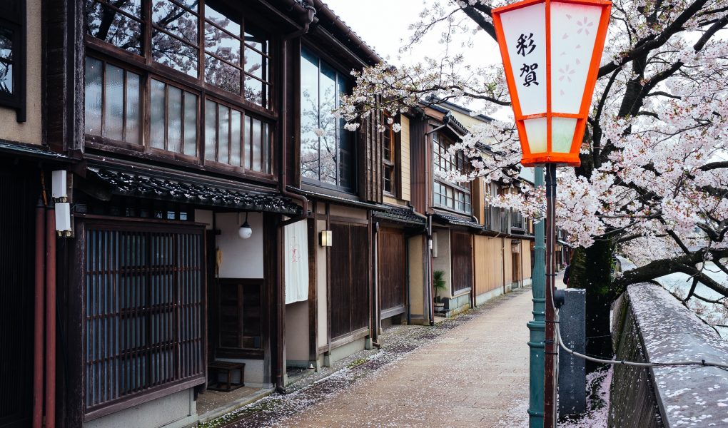 Kazue-Machi Chaya District, Kanazawa. Photo by Fabian Reus. CC BY-SA 2.0.