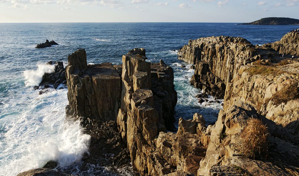 Tojinbo Cliffs, Fukui. Photo by 663highland. CC BY 2.5.