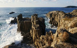 Tojinbo Cliffs, Fukui. Photo by 663highland. CC BY 2.5.