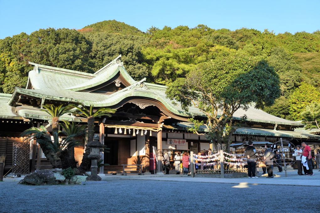 Miyajidake Shrine, Fukutsu. © touristinjapan.com