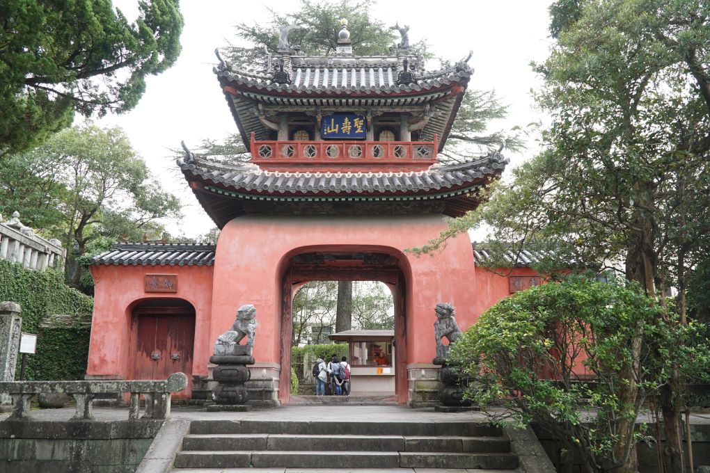 Nagasaki Sofukuji Temple, Main Gate. © touristinjapan.com