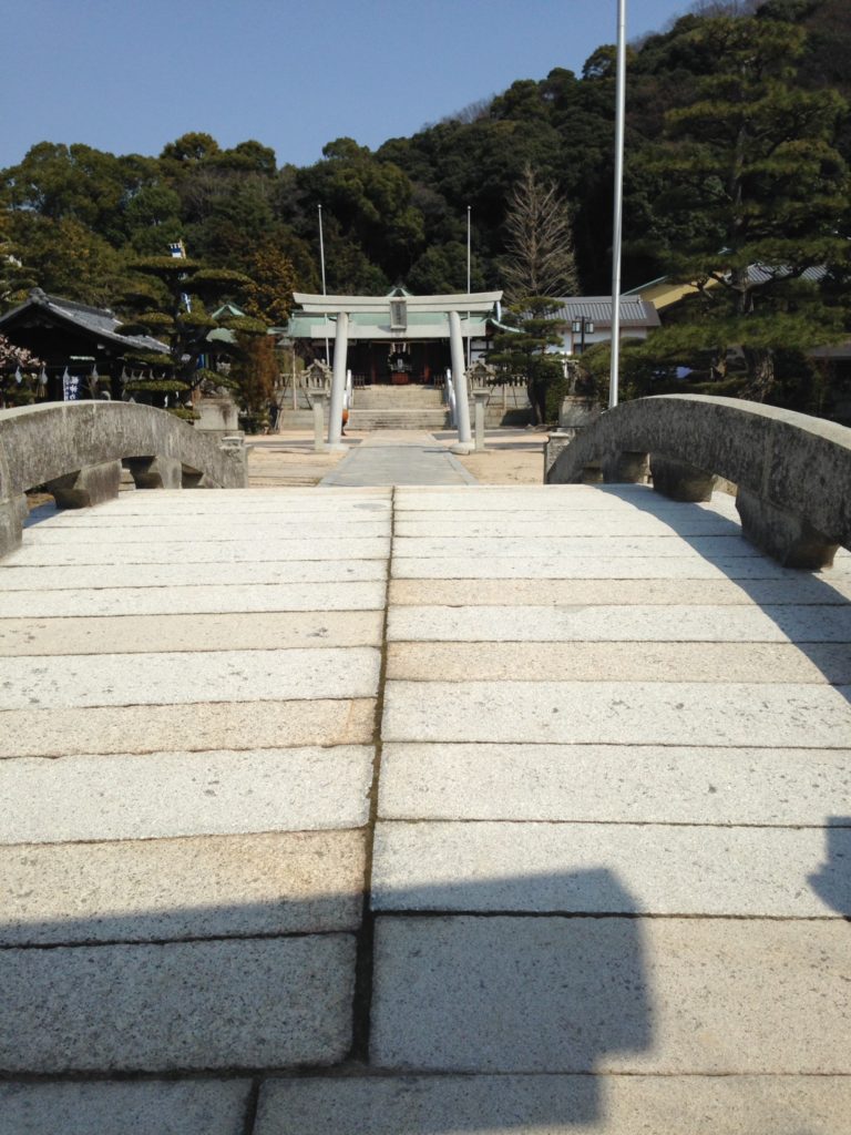 Tsuruhane Shrine. Photo by hmsgofita of flickr. CC BY-NC-ND 2.0.