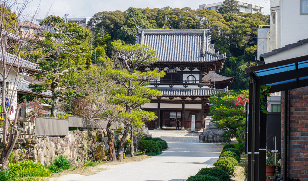 Main gate at Fudo-in Temple, Hiroshima. © touristinjapan.com