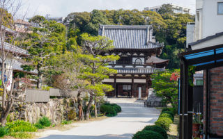 Main gate at Fudo-in Temple, Hiroshima. © touristinjapan.com