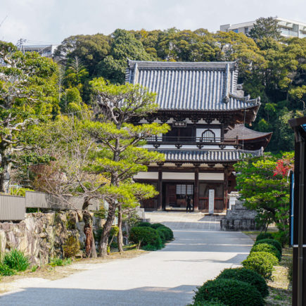 Main gate at Fudo-in Temple, Hiroshima. © touristinjapan.com