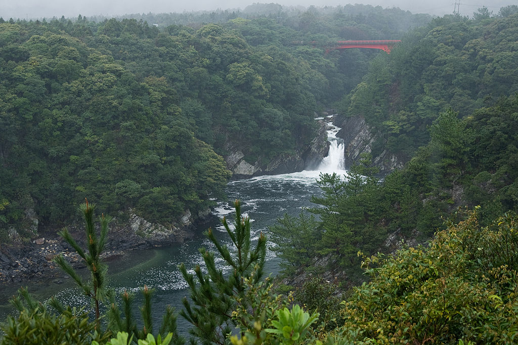 Toroki Falls, Yakushima. Photo by Σ64. CC BY 3.0.