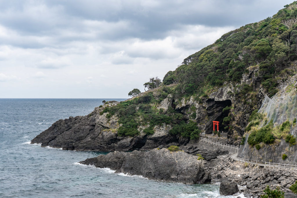 Yahazudake Shrine, Yakushima. © touristinjapan.com